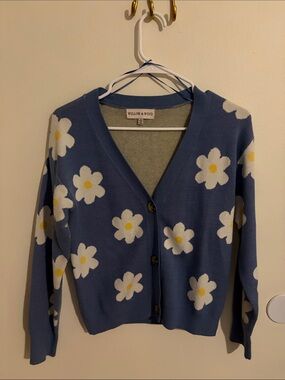Willow & Wind Blue Daisy V‑Neck Cardigan